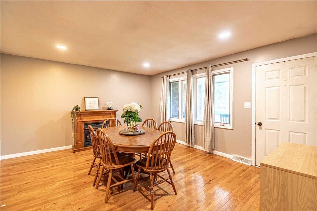 Property Photo:  685 E Main Street  IL 62573 