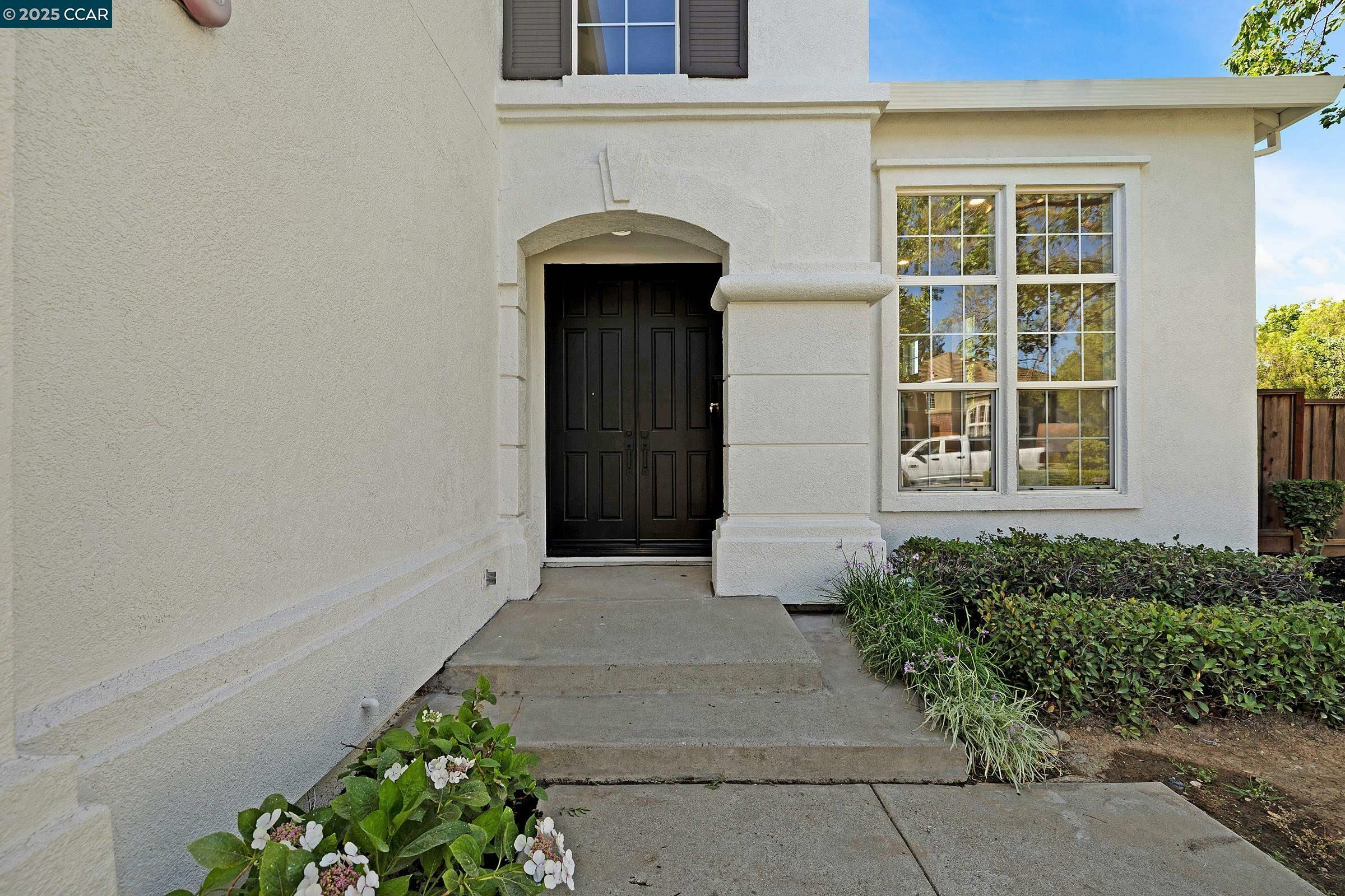 Property Photo: 1608 Fluorite Ct CA 94550