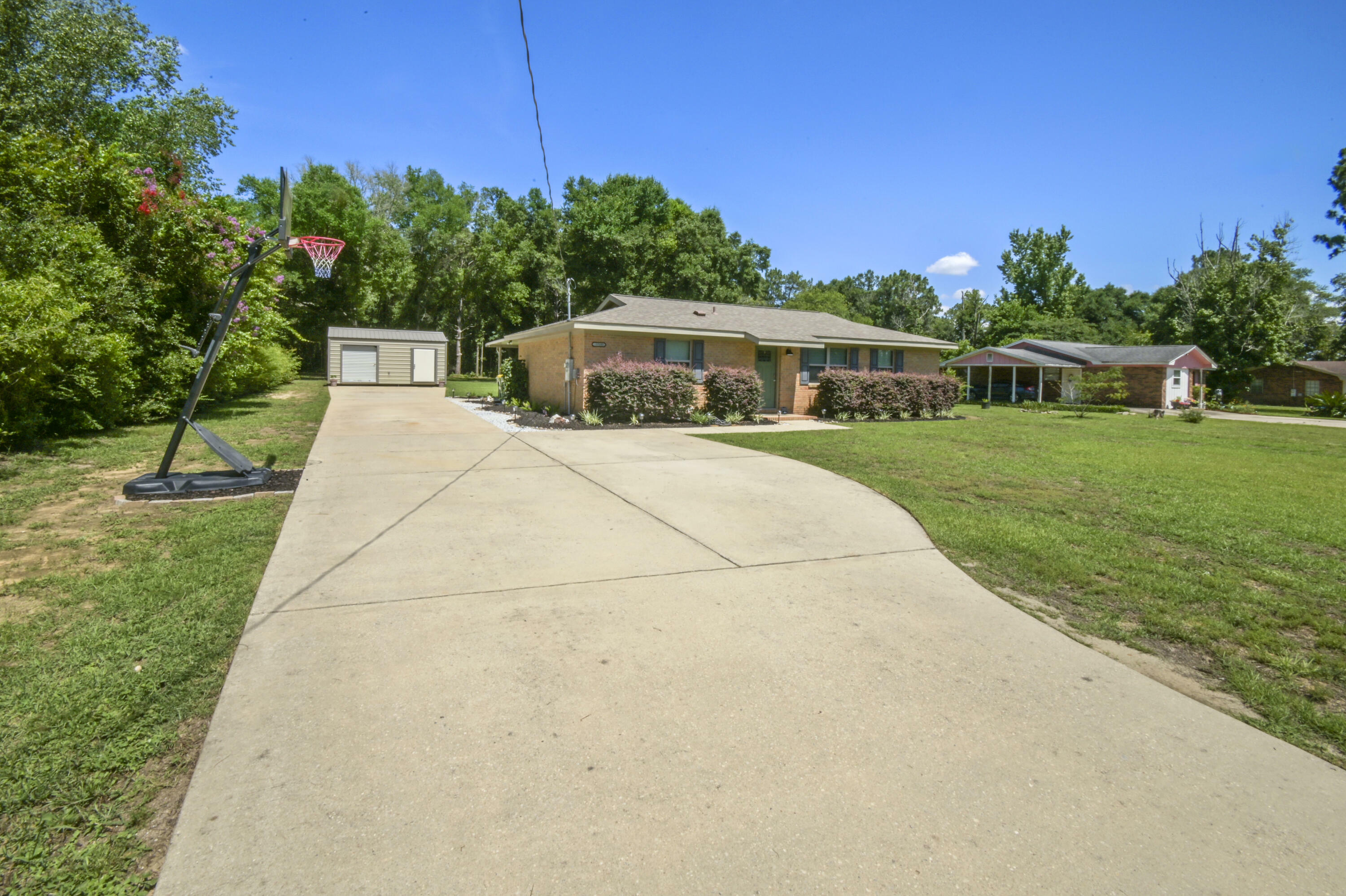 Property Photo:  5519 Royal Street  FL 32539 