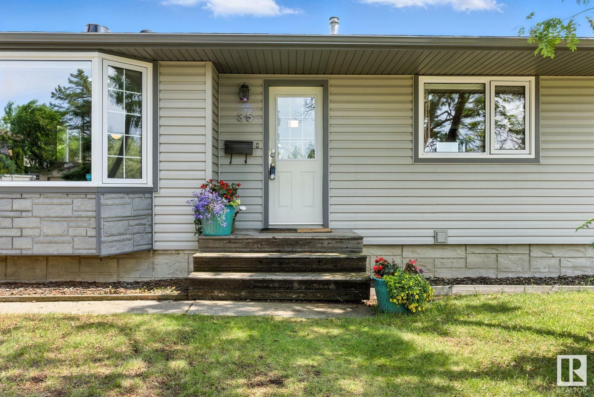 Property Photo: 35 Garnet Crescent AB T8A 2R7