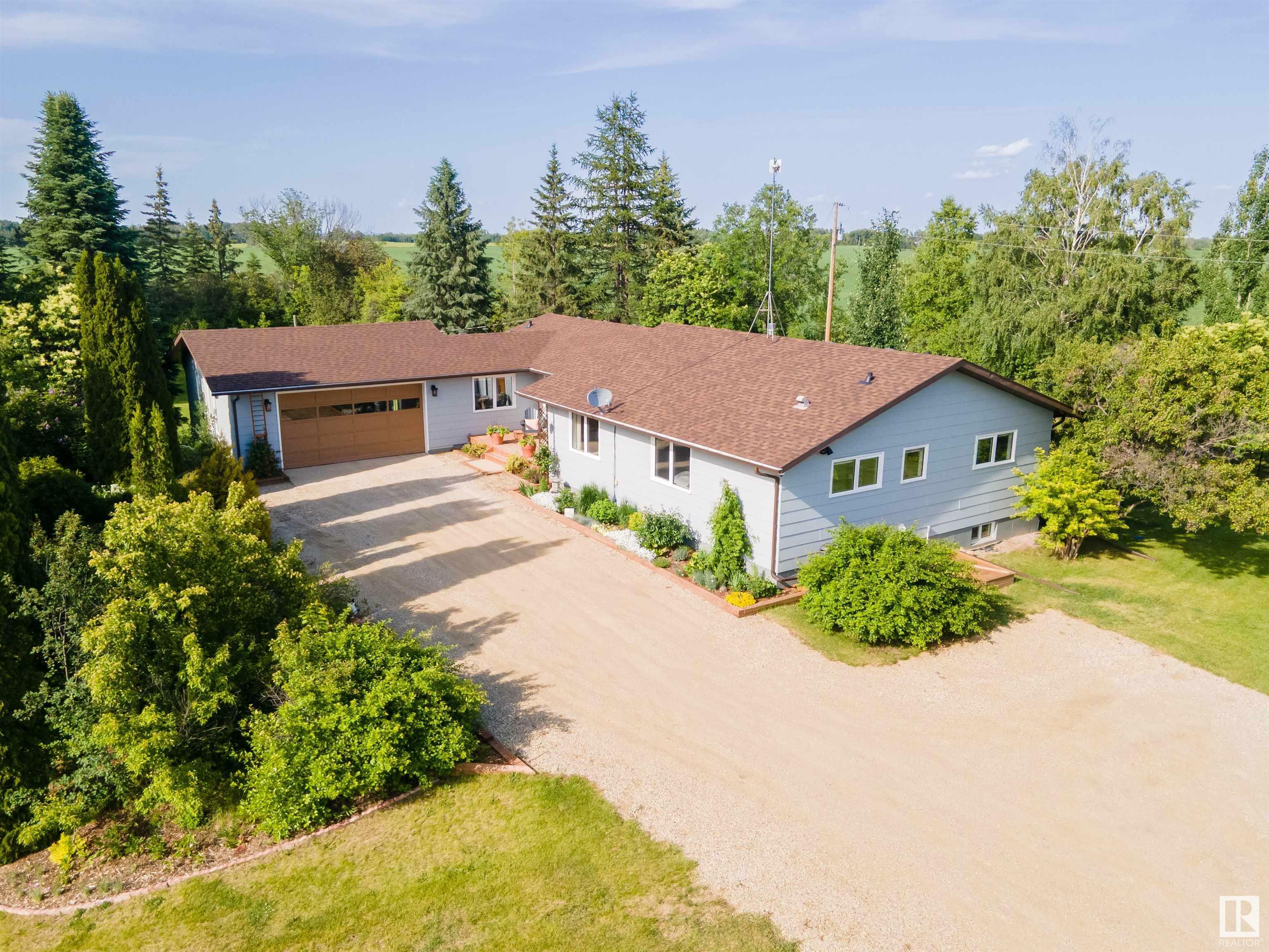 Property Photo: 1514 Twp Road 514 AB T7Y 3J2