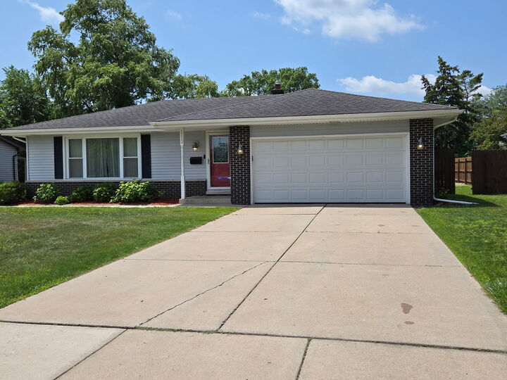 Property Photo: 1112 Fran Lin Pkwy IN 46321
