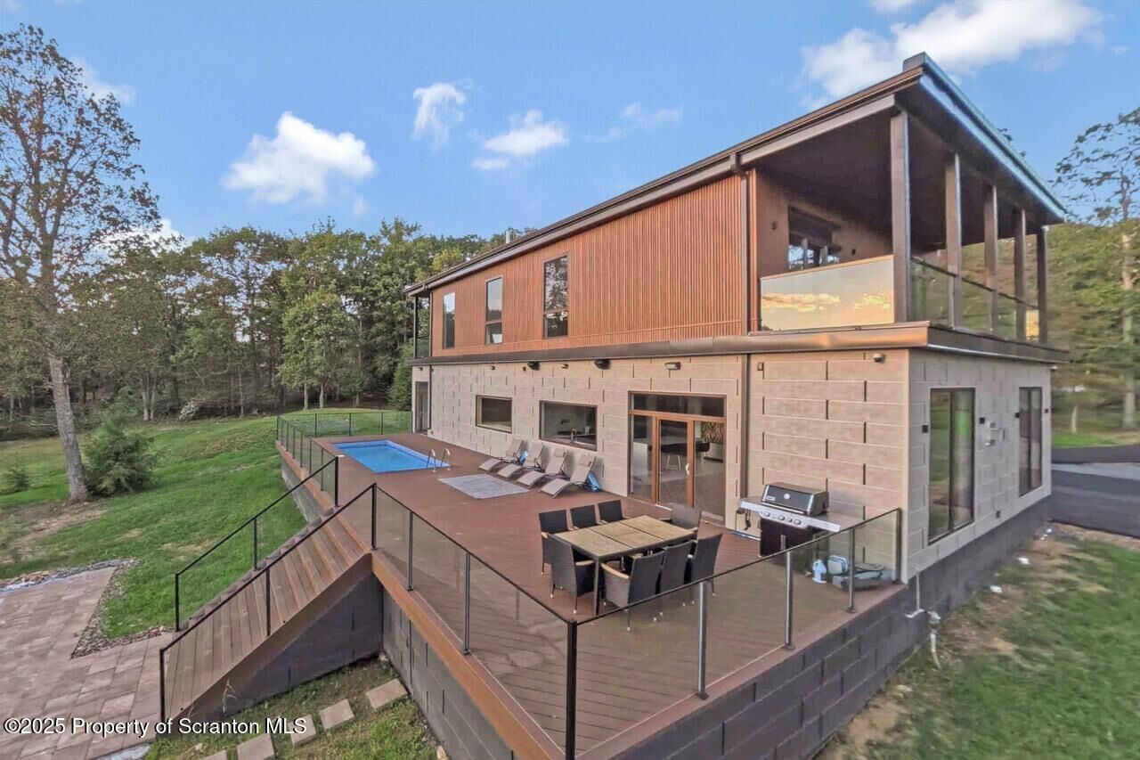 Property Photo: 130 Laurelbrook Drive PA 18602