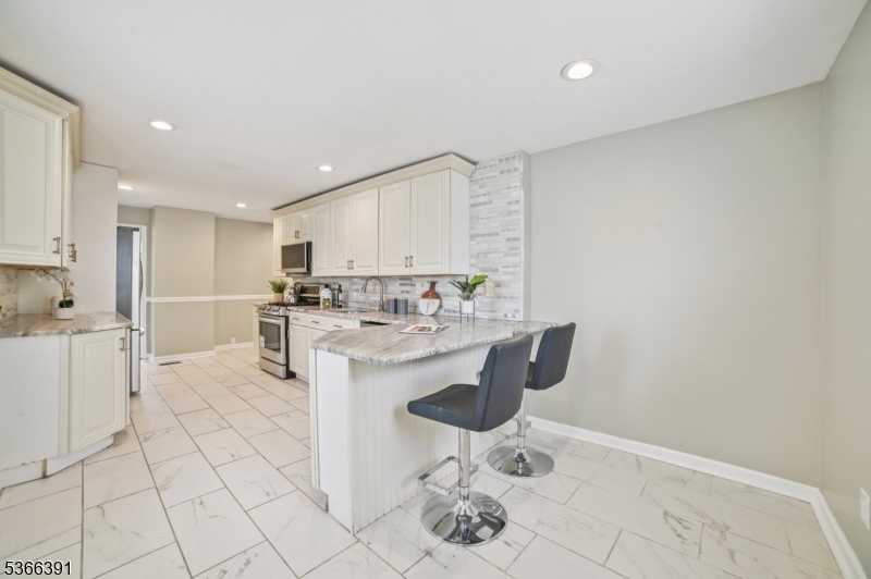 Property Photo: 980 Moessner Ave NJ 07083