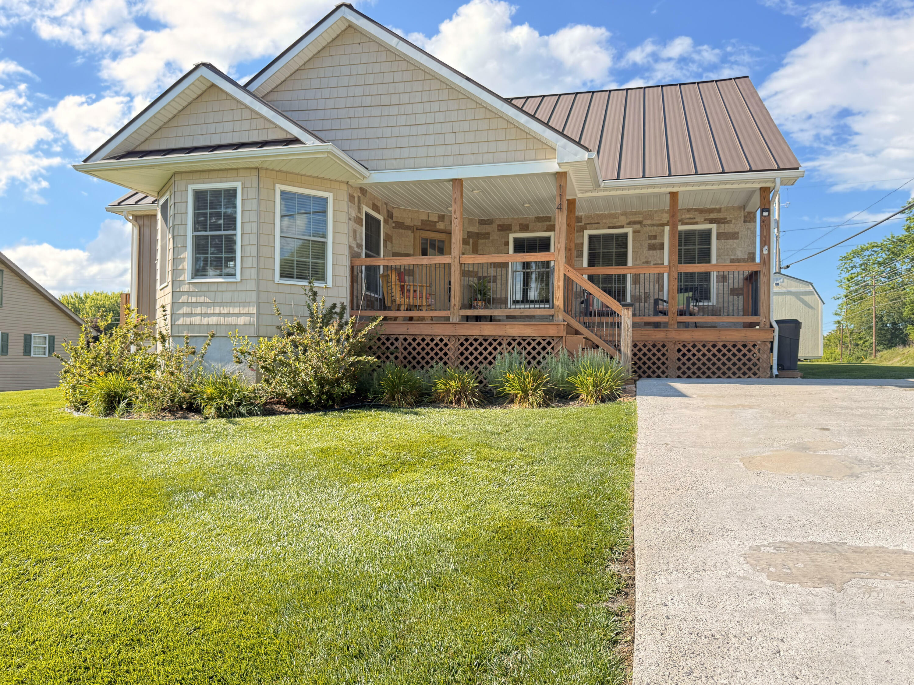 Property Photo: 114 Shady Oak Ln WV 24901