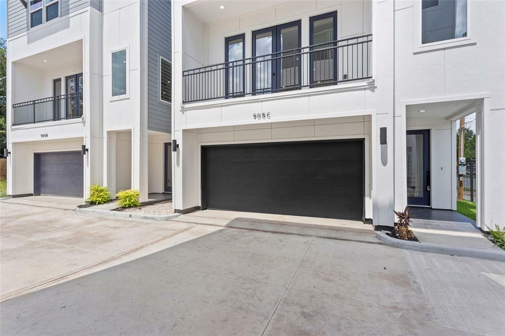 Property Photo: 905 Quitman Unit C Street TX 77009