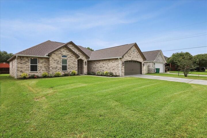 Property Photo:  2520 Golden Oak Drive  TX 77632 