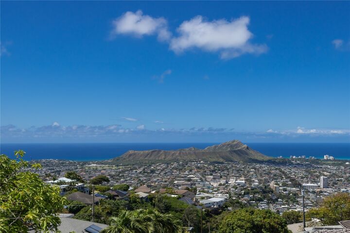 Property Photo: 3637 Nihipali Place HI 96816