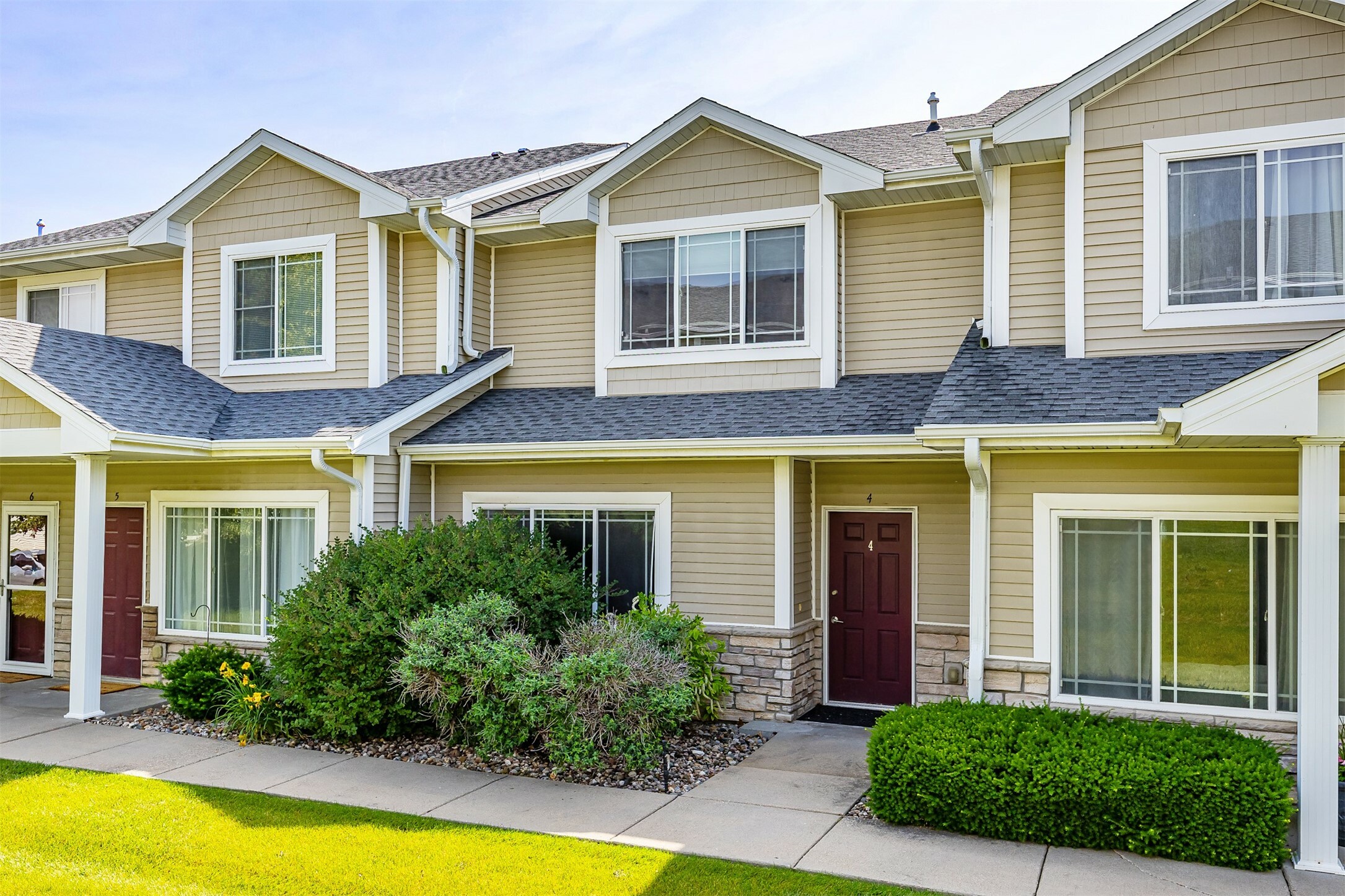 Property Photo: 2240 Hart Avenue 4 IA 50320