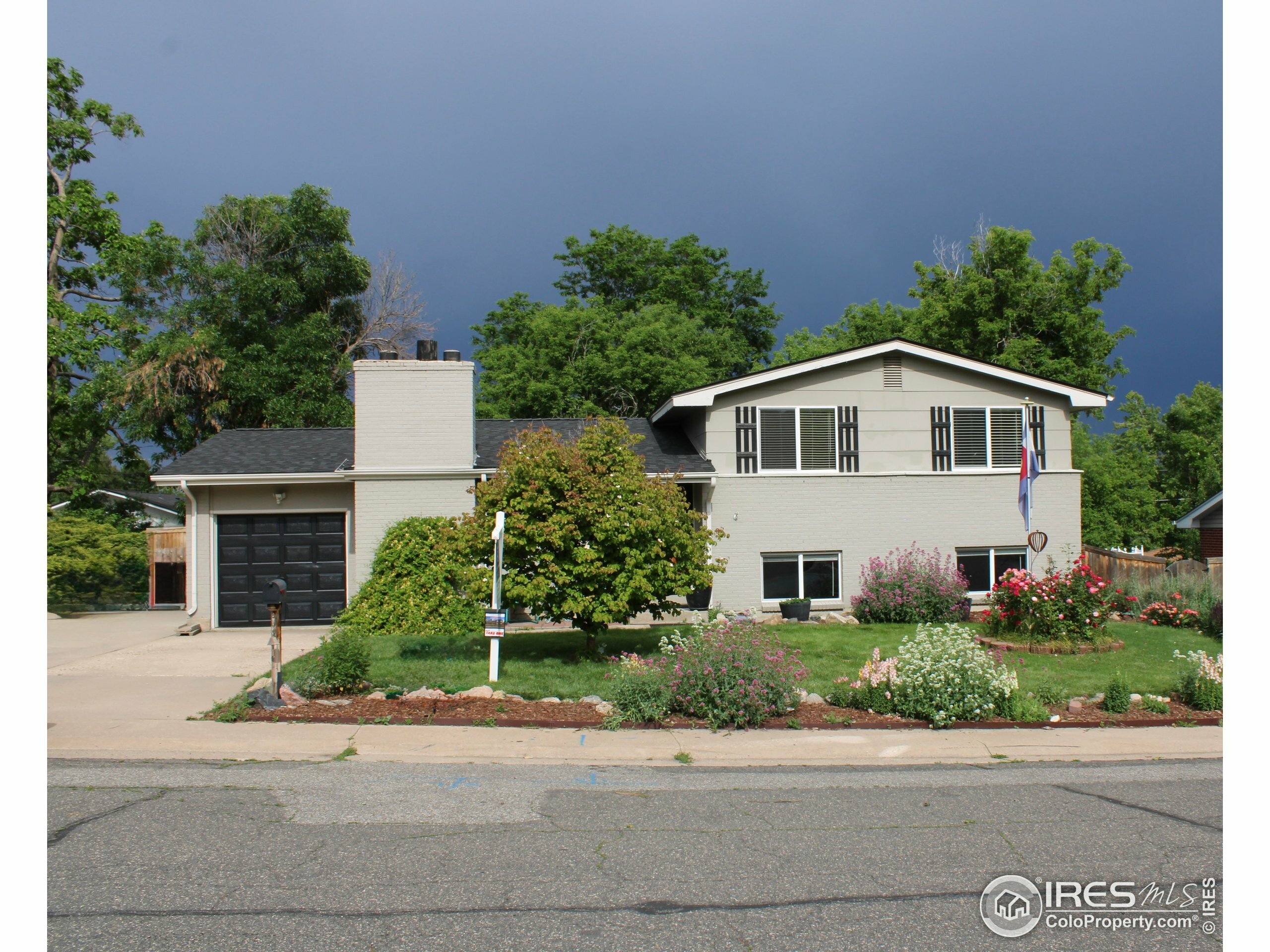 Property Photo: 6864 Balsam St CO 80004