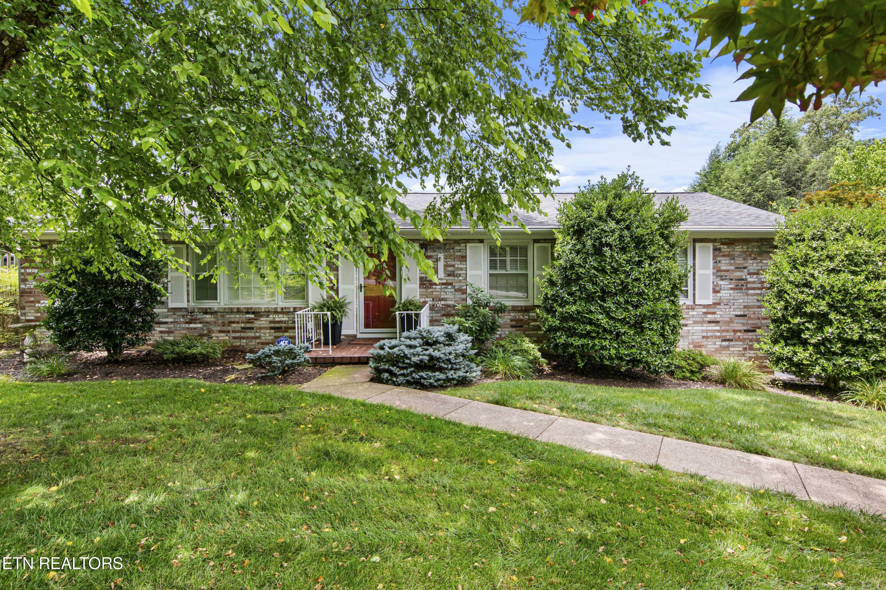 Property Photo: 3719 Frostwood Rd TN 37921