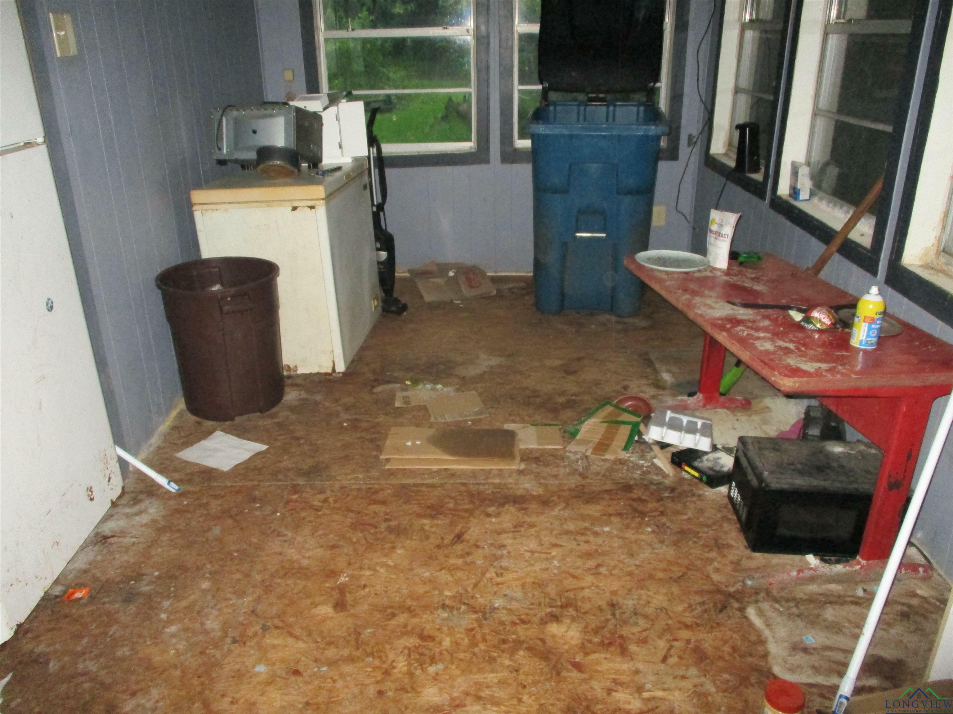 Property Photo: 125 Wood St TX 75785
