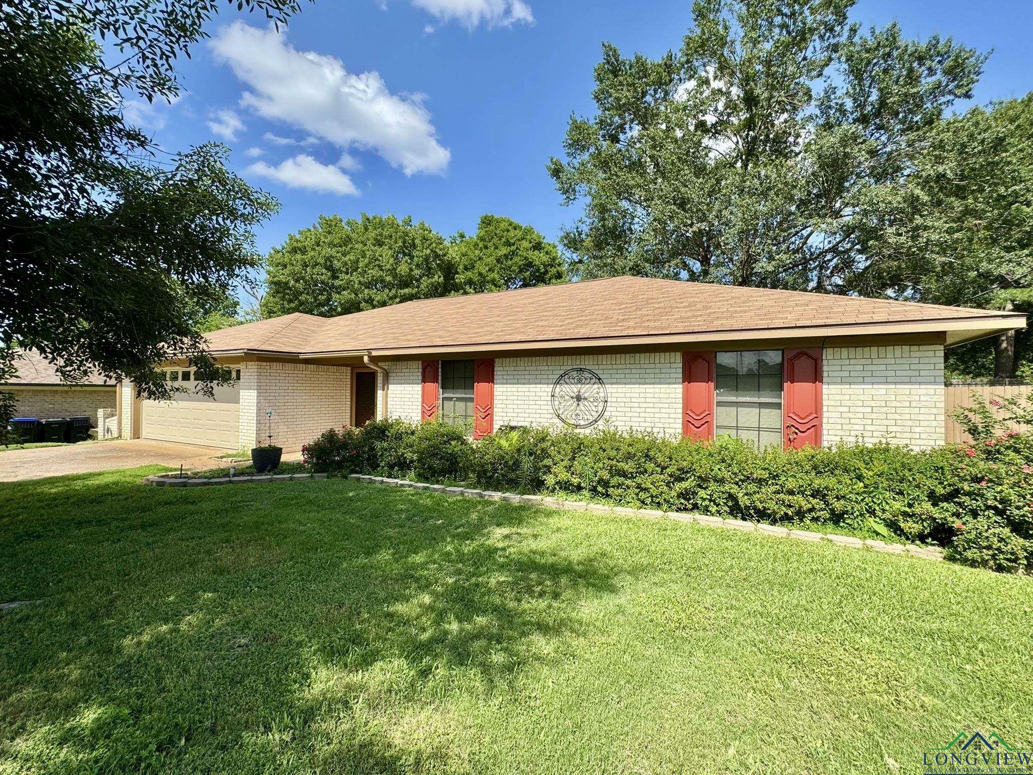 Property Photo: 1 Lookout Ct TX 75605