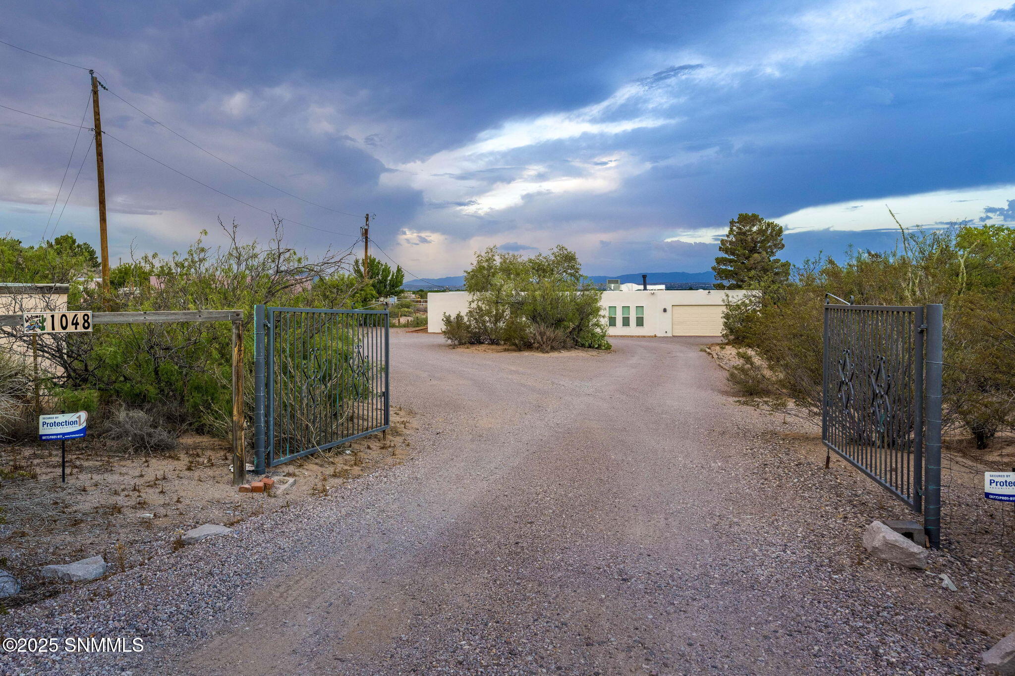 Property Photo: 1048 La Quinta Street NM 88007