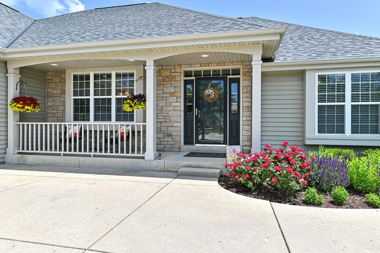 Property Photo:  10356 S Rosemont Ln  WI 53154 