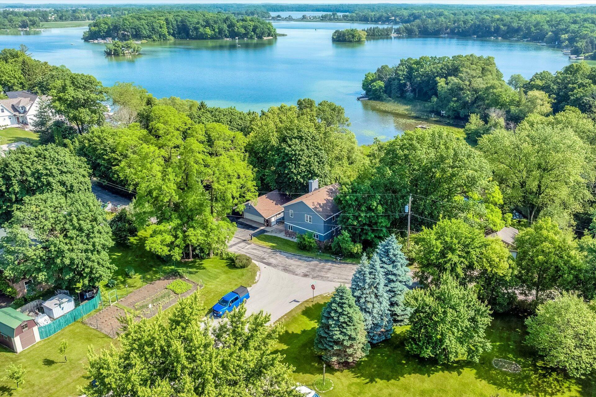 1012 N Breens Bay Rd  Summit WI 53066 photo