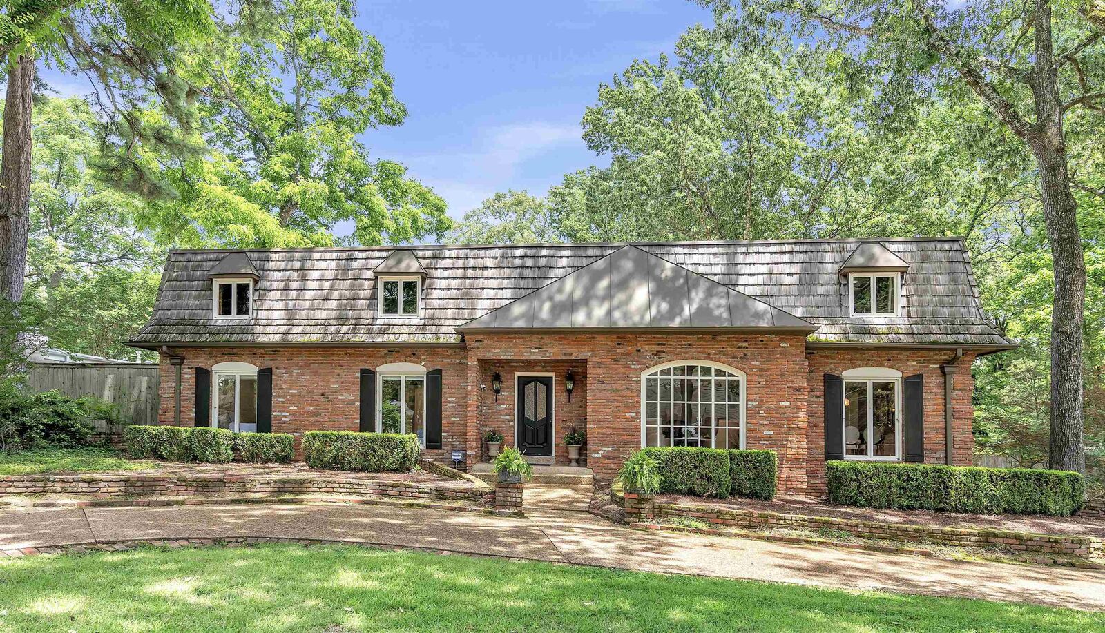 Property Photo:  2004 Kirby Rd  TN 38119 