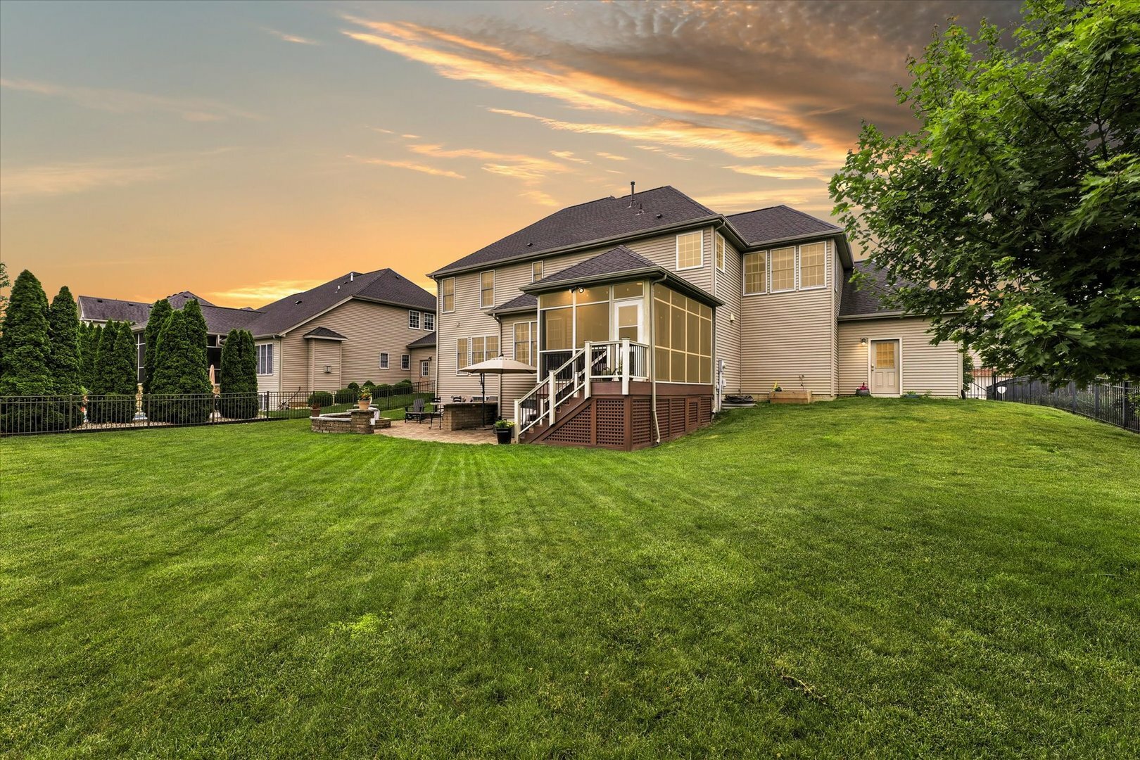 Property Photo: 1812 Savanna Drive IL 61822