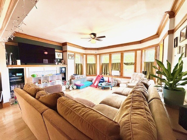 Property Photo: 5137 W Henderson Street 2 IL 60641