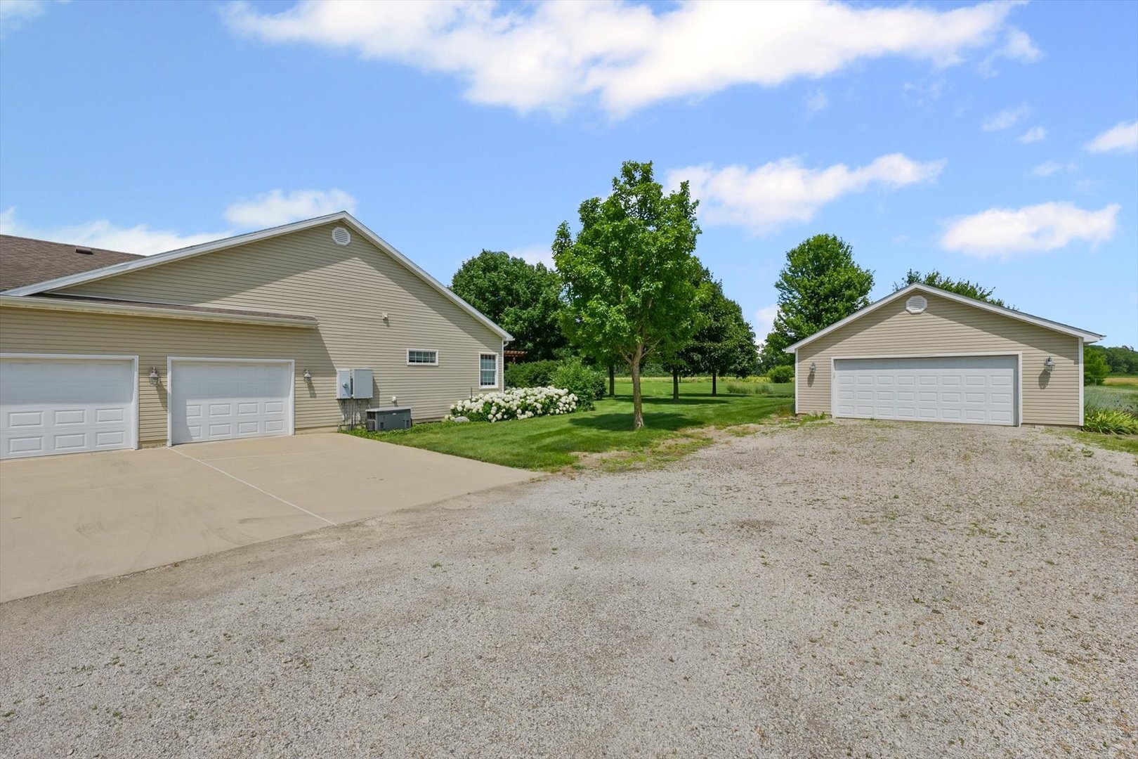 Property Photo: 2598 B County Road 600 E IL 61840