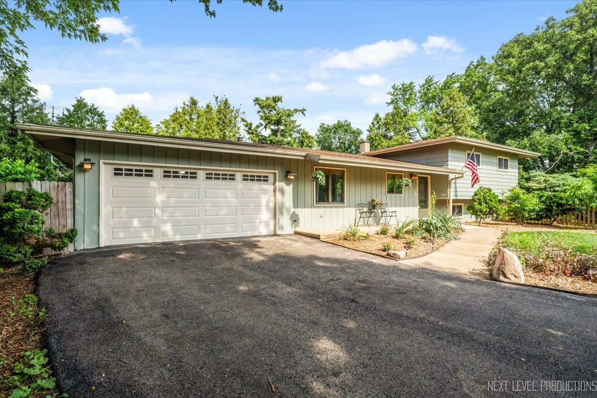 Property Photo: 8132 Fairmount Avenue IL 60516