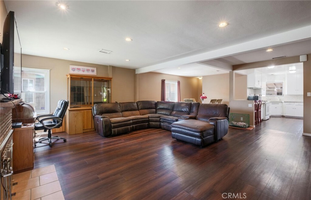 Property Photo:  310 E Forhan St  CA 90805 