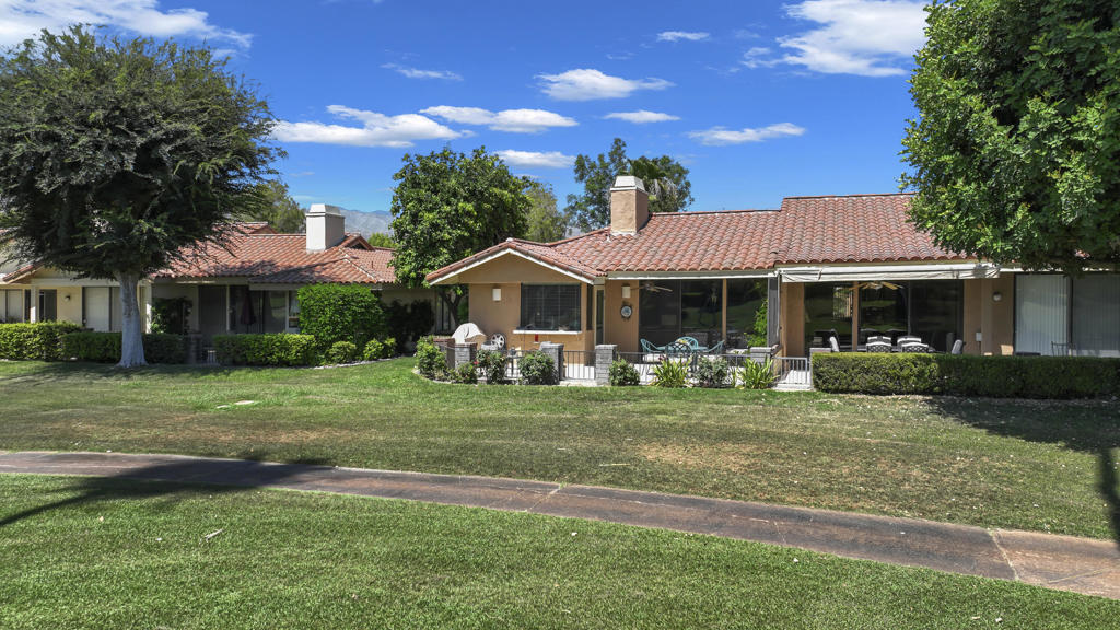 Property Photo:  118 Las Lomas  CA 92260 