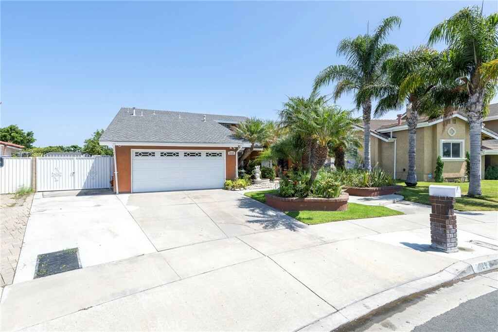 Property Photo:  9909 Merced River Avenue  CA 92708 
