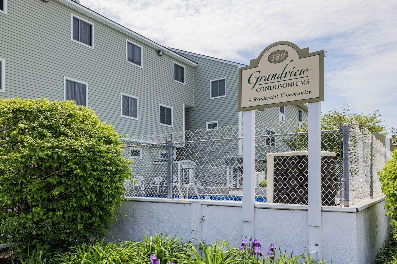 Property Photo: 189 E Grand Avenue 104 ME 04064