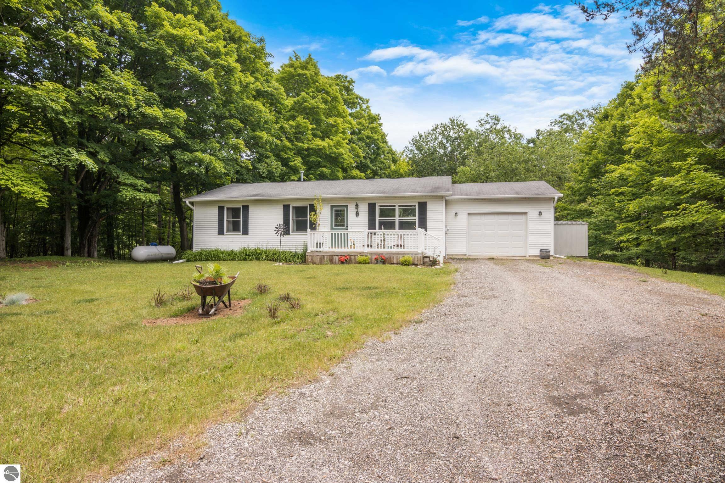 Property Photo: 994 US-31 N MI 49648