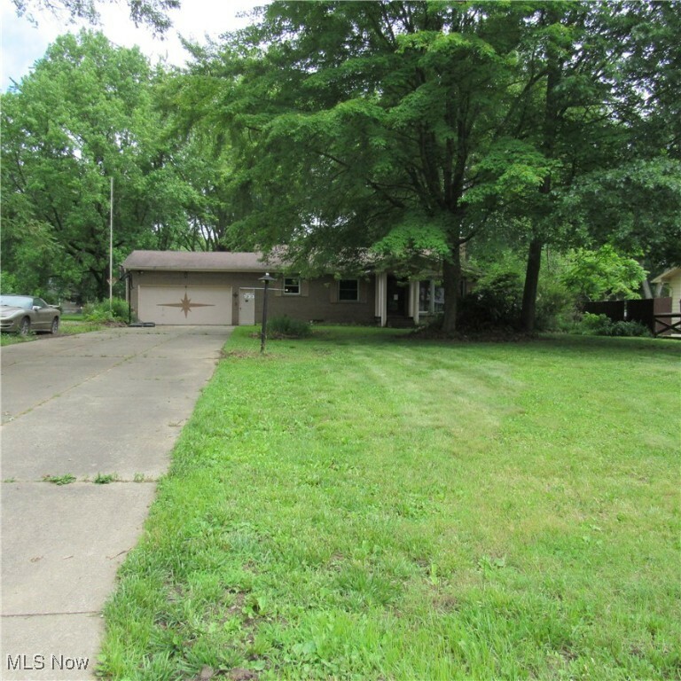 Property Photo: 533 Sturgeon Drive OH 44319