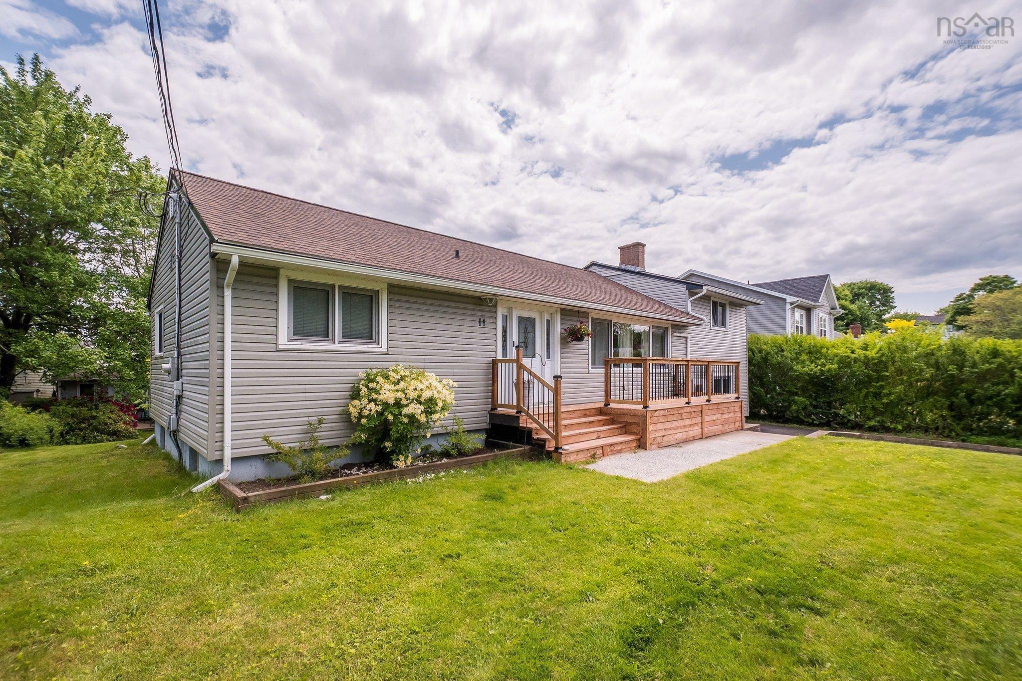 Property Photo: 11 Elizabeth Street NS B2W 2T4