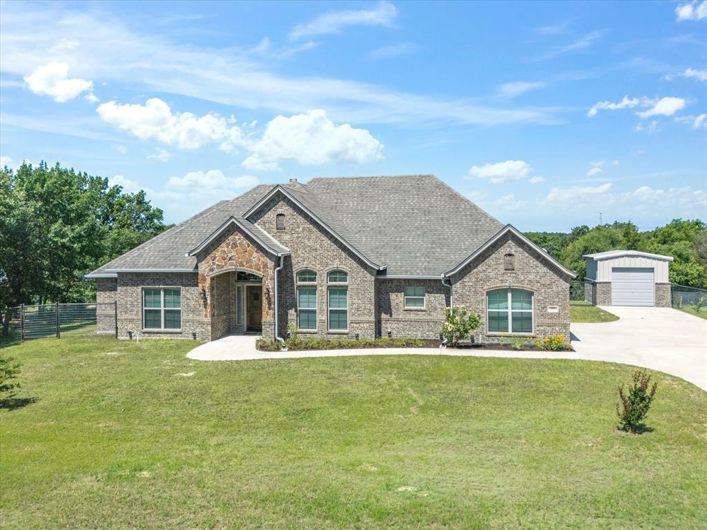 Property Photo: 239 Scenic Wood Drive TX 76020