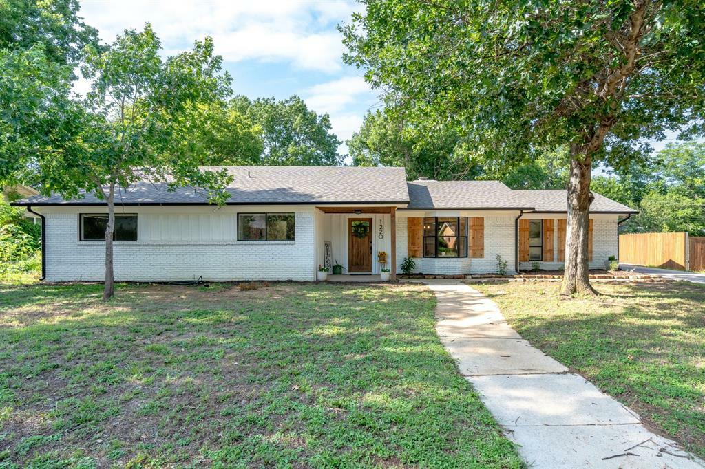 Property Photo: 1220 Tulane Drive TX 76201