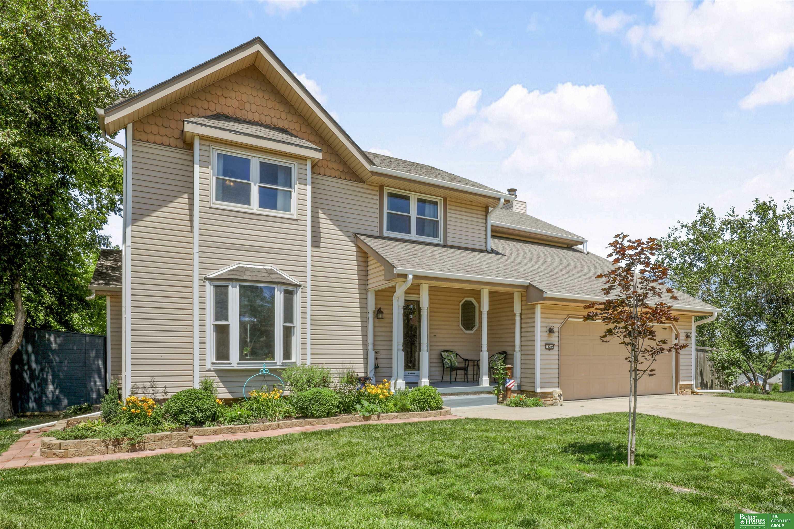 Property Photo: 13208 S 27th Circle NE 68123