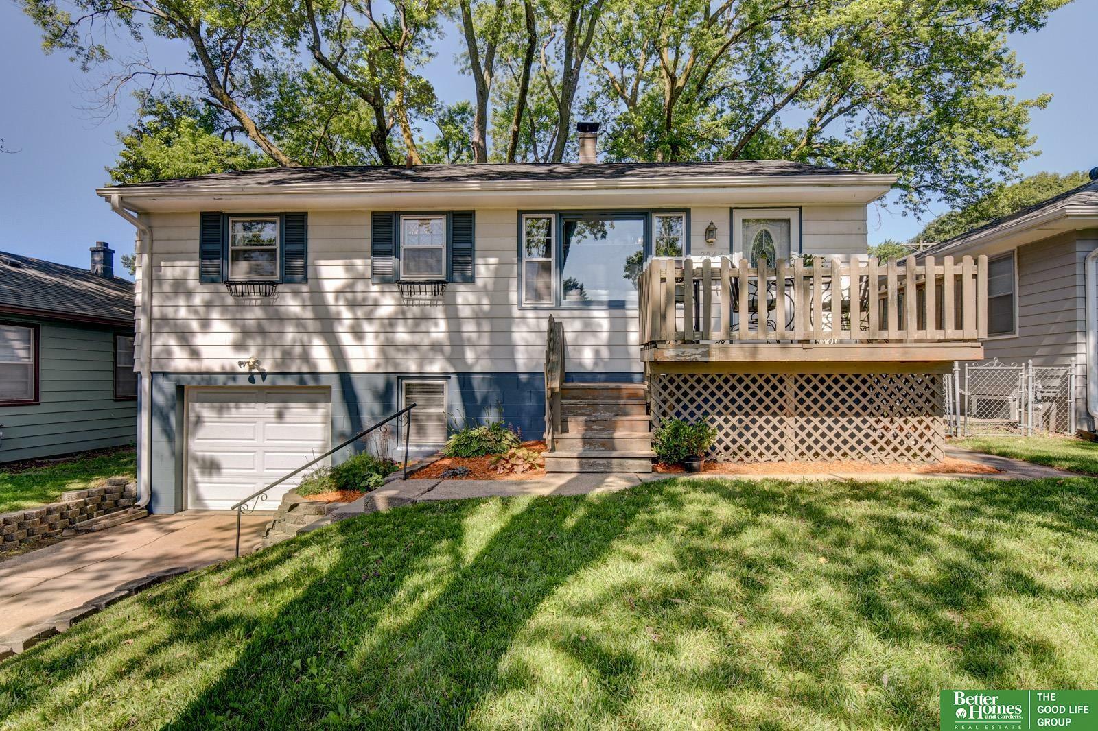 Property Photo: 2044 N 67th Avenue NE 68104