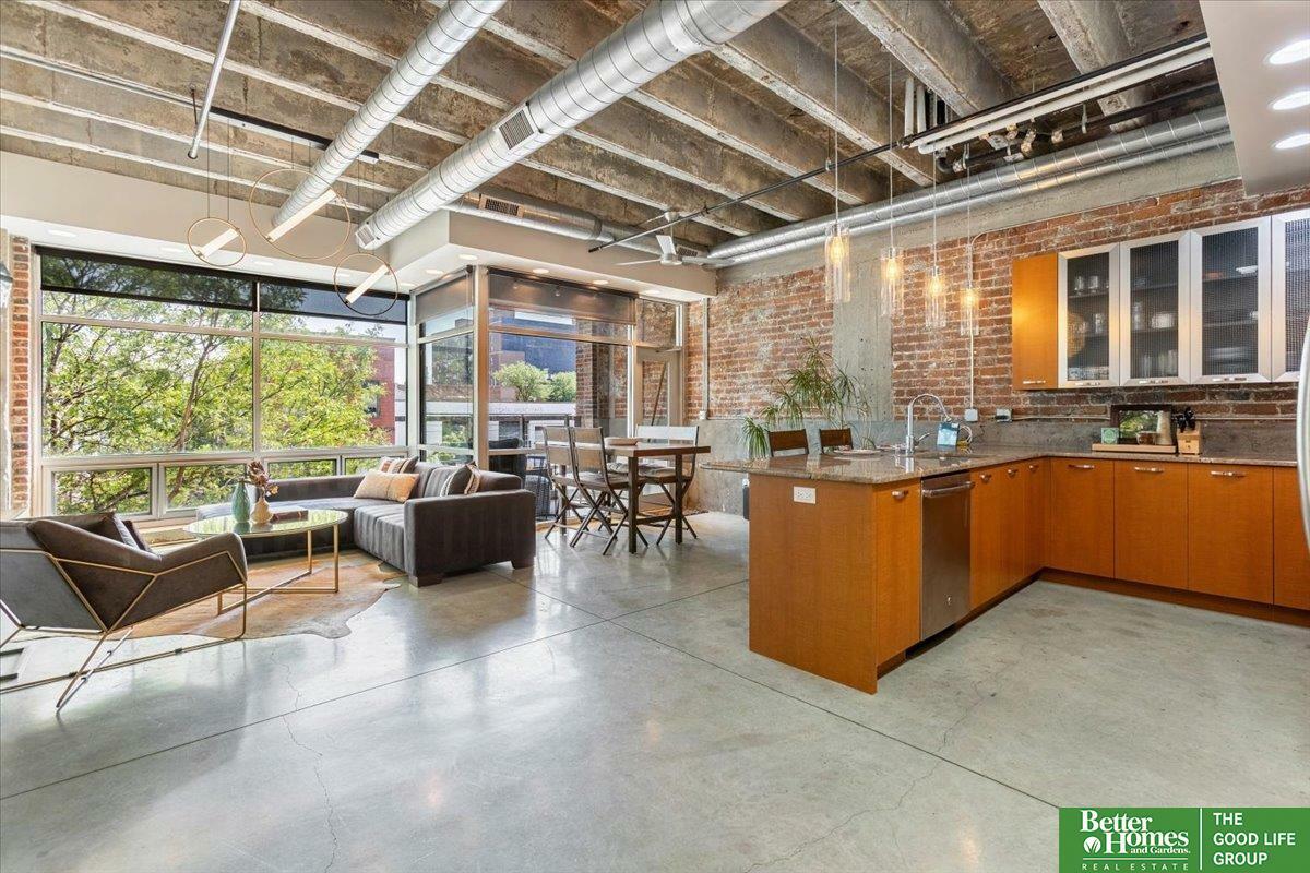 Property Photo: 1502 Jones Street 208 NE 68132