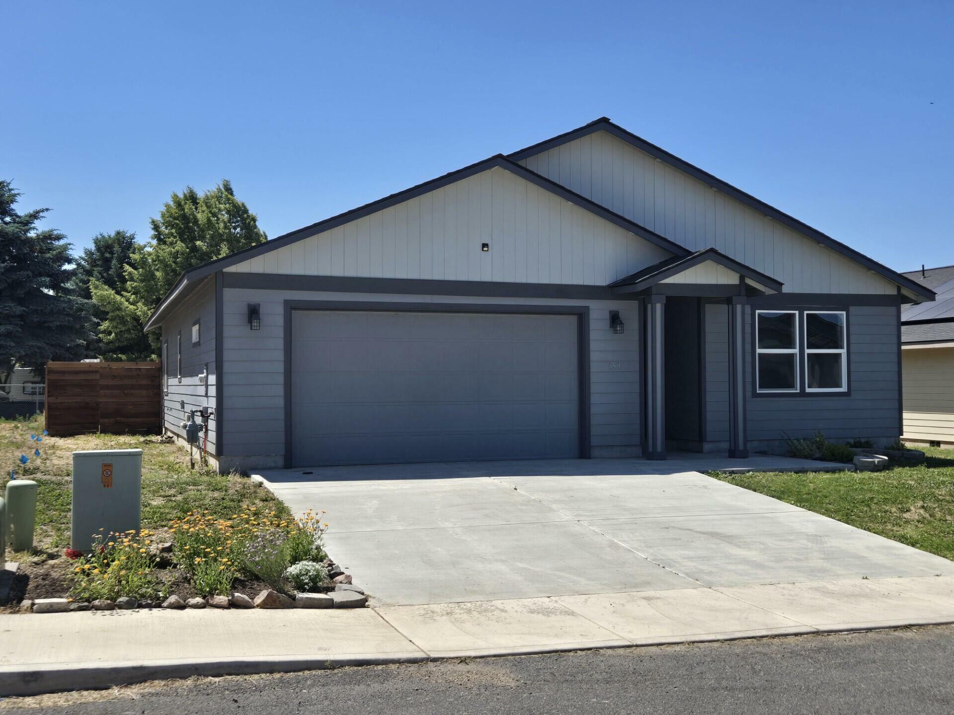 Property Photo:  659 Liberty Drive  OR 97741 
