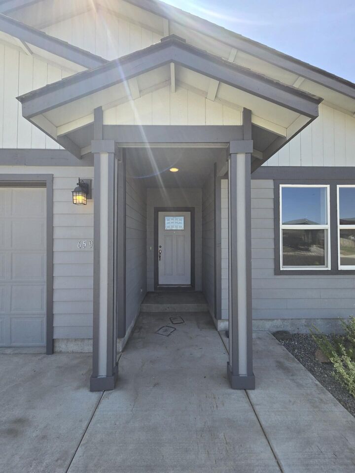 Property Photo: 659 Liberty Drive OR 97741