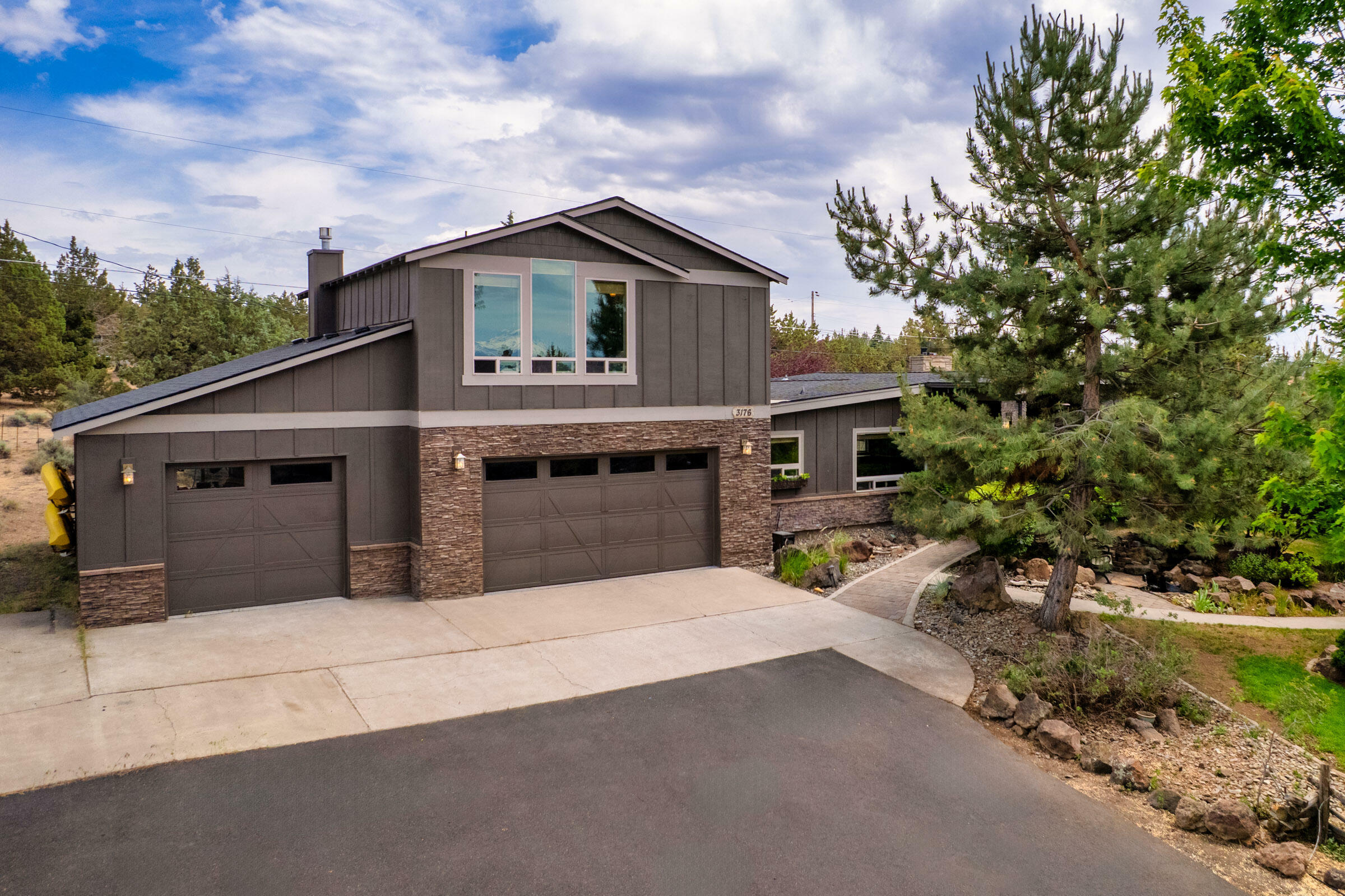 Property Photo: 3176 SW 46th Street OR 97756