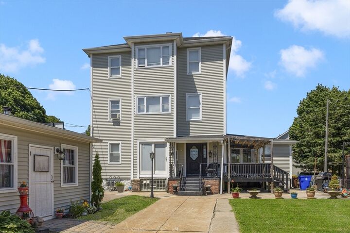 Property Photo:  506 Snell  St  MA 02721 