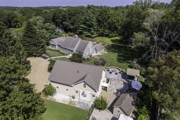 Property Photo:  3 Jeffreys Neck Rd  MA 01938 