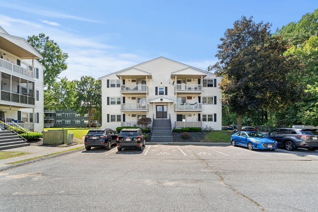 Property Photo: 10 Abbey Rd 103 MA 01453