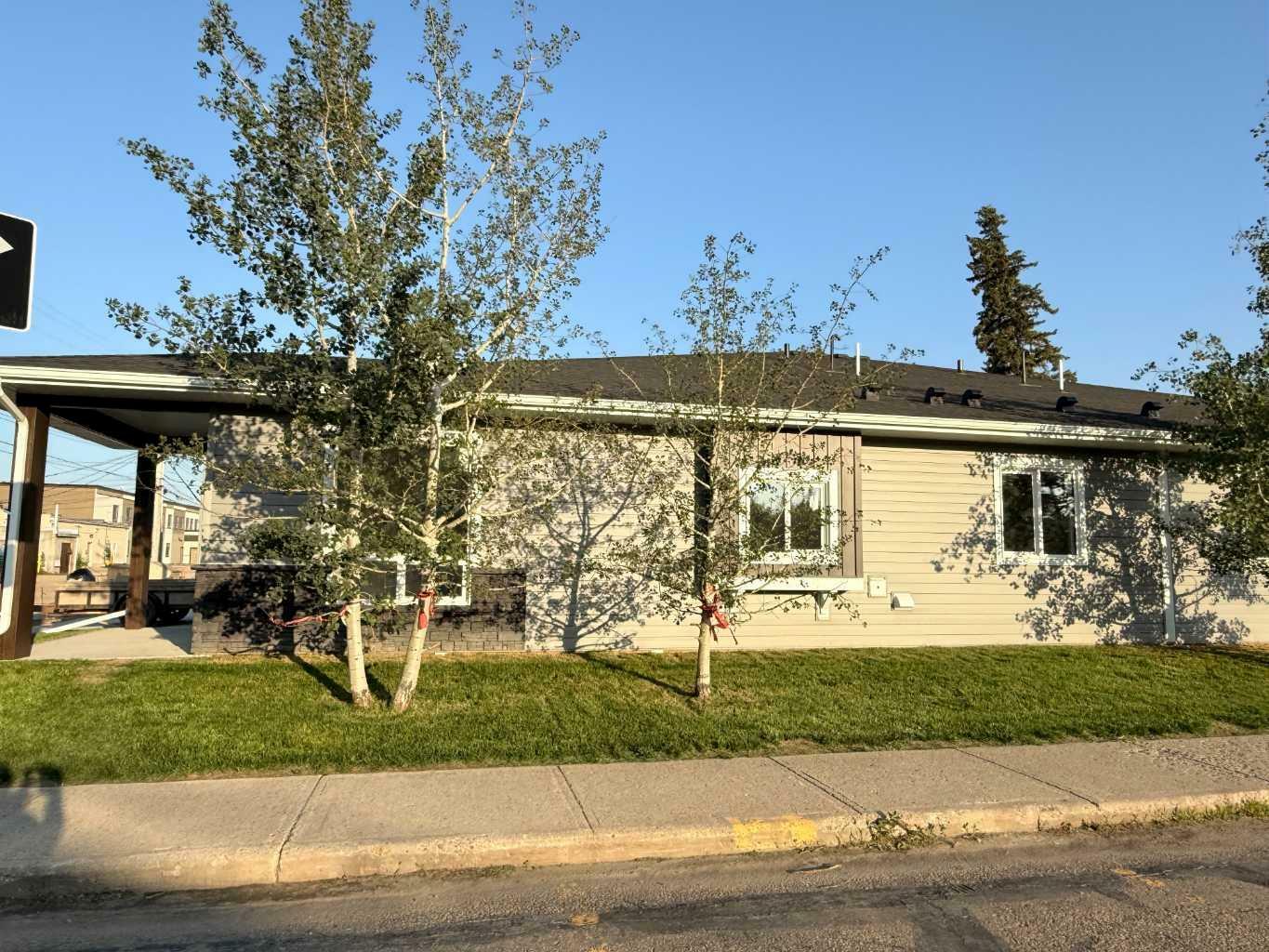 Property Photo: 4738 49A Avenue #4 AB T4L 1N4
