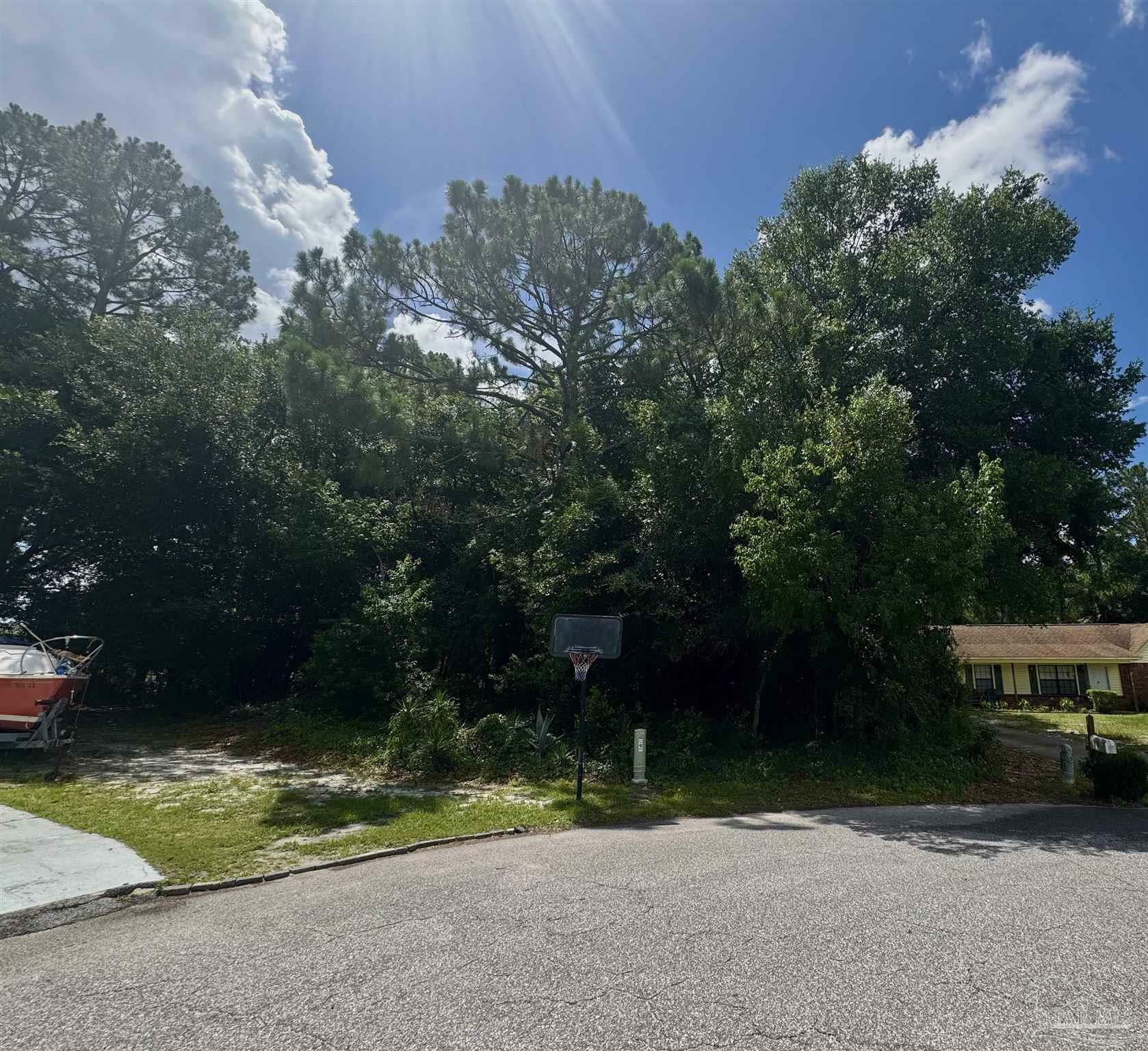 Property Photo: 9801 Ginko Dr FL 32506