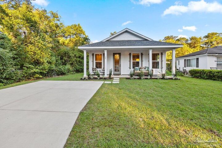 Property Photo: 9801 Ginko Dr FL 32506