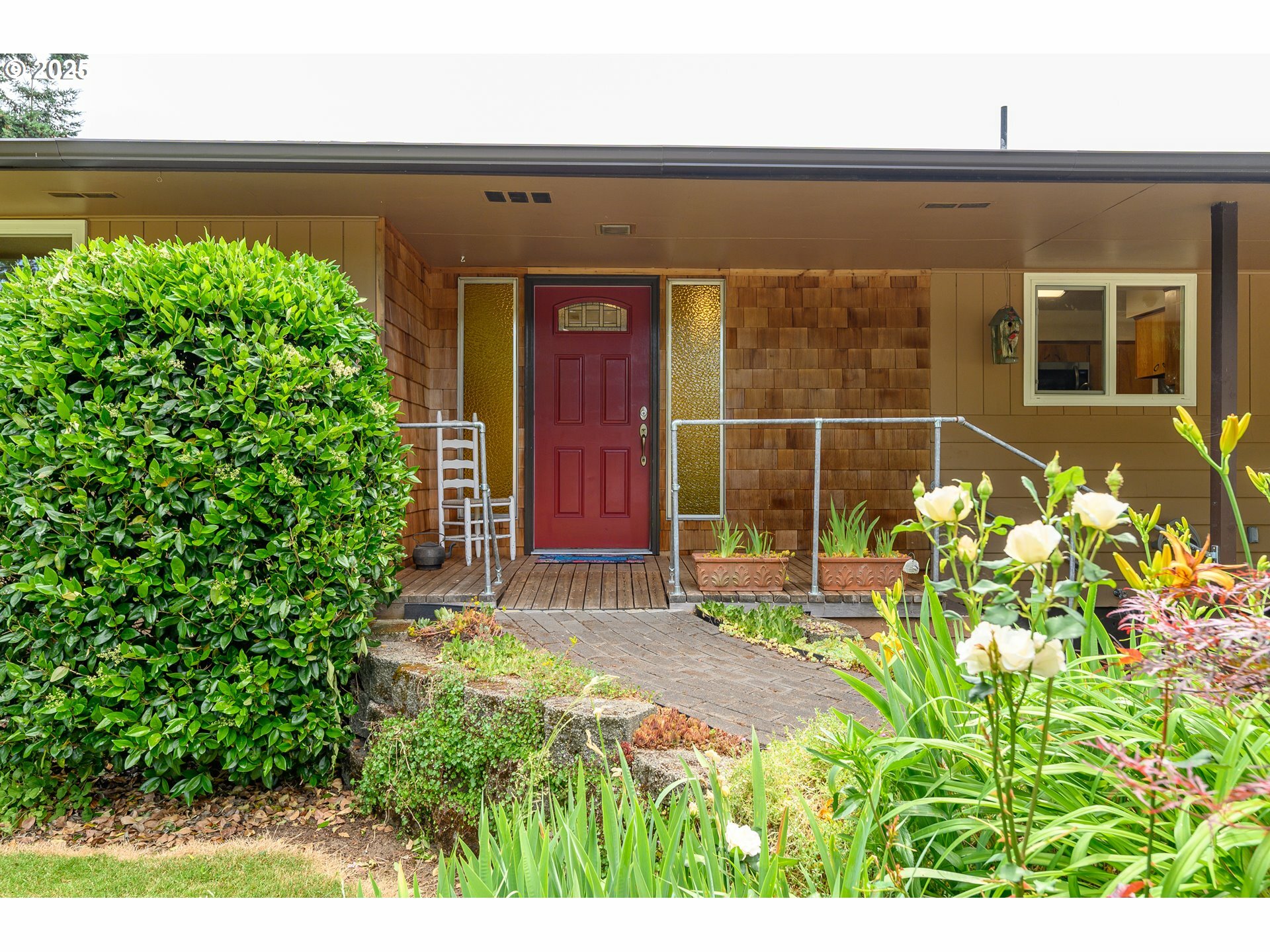 Property Photo: 1526 SW Cypress Ln OR 97128