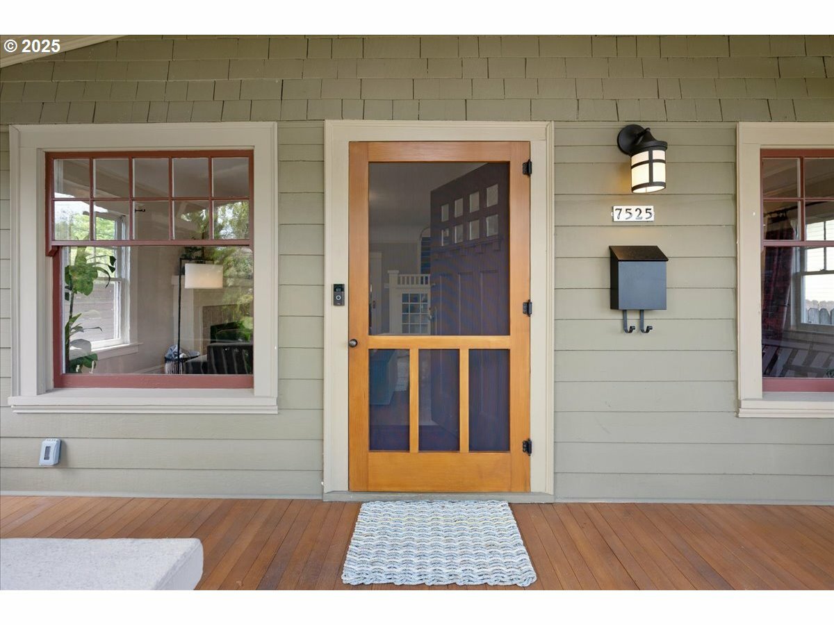Property Photo:  7525 SE 18th Ave  OR 97202 
