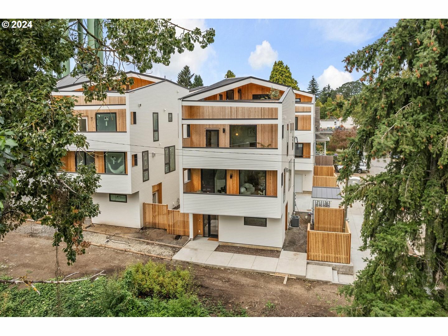 Property Photo:  4607 N Campbell Ave  OR 97217 
