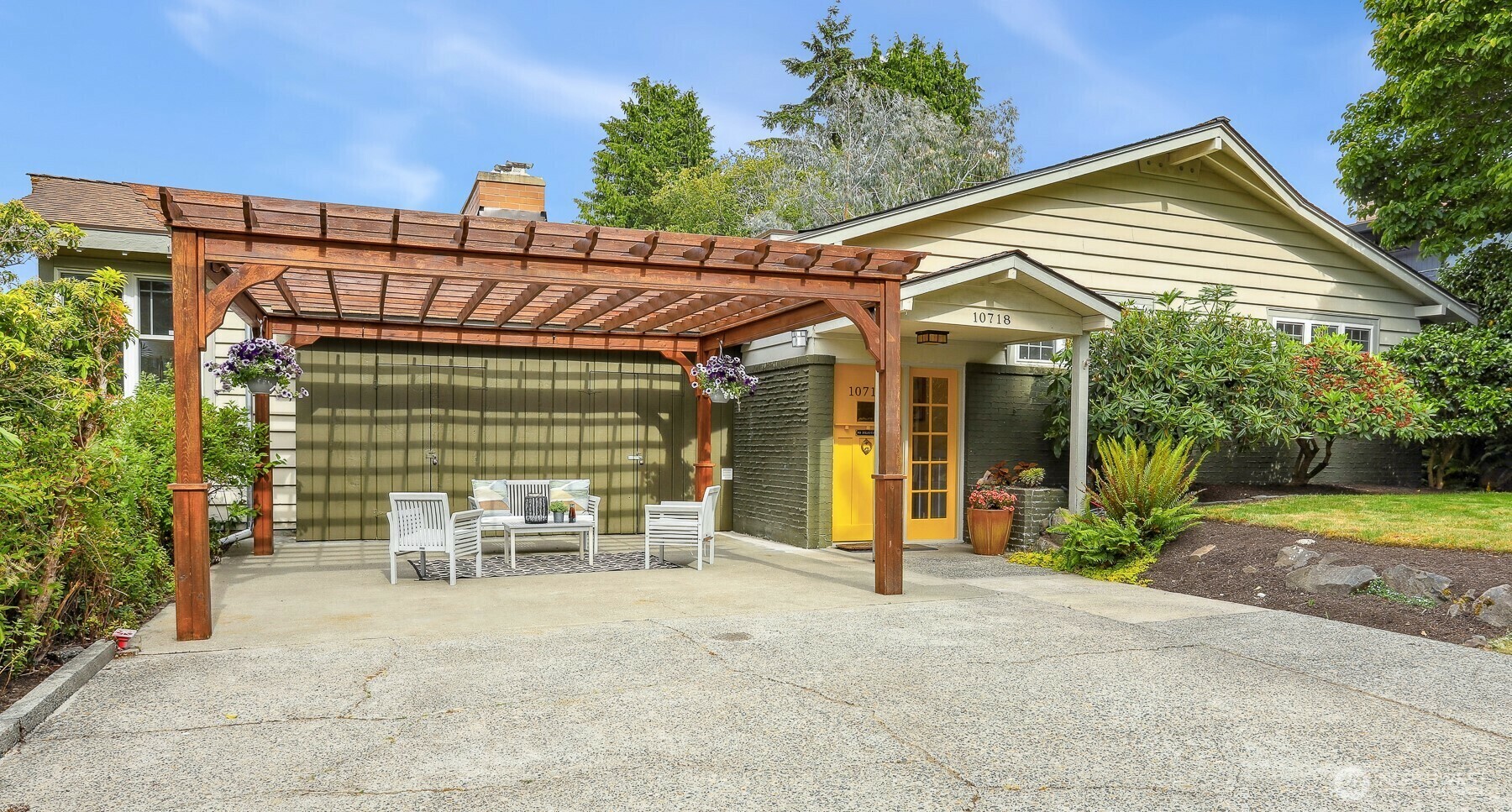 Property Photo: 10718 12th Avenue NW WA 98177